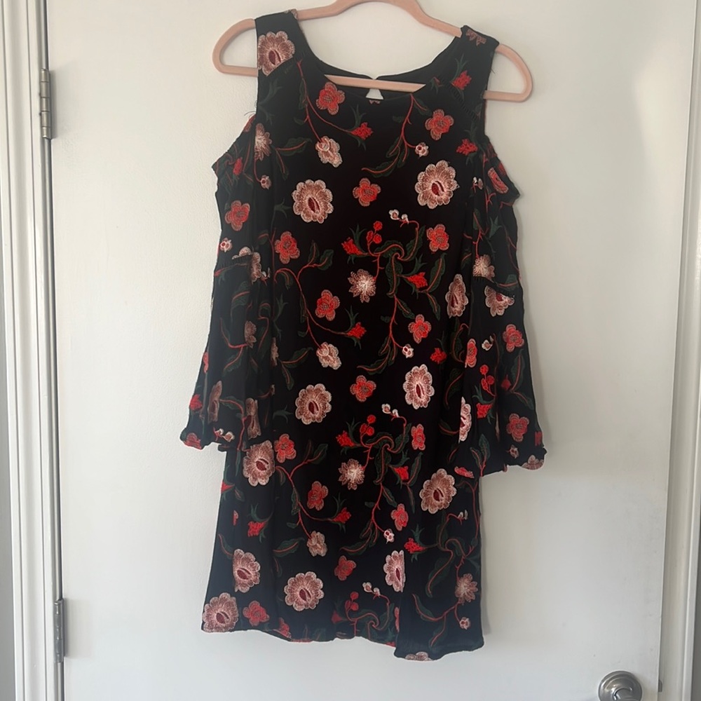 Luxology Black Floral Cold Shoulder 3/4 Bell Sleeved Embroidered Womens Dress